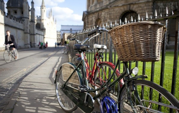 Generic shots of Oxford. Bike on street.