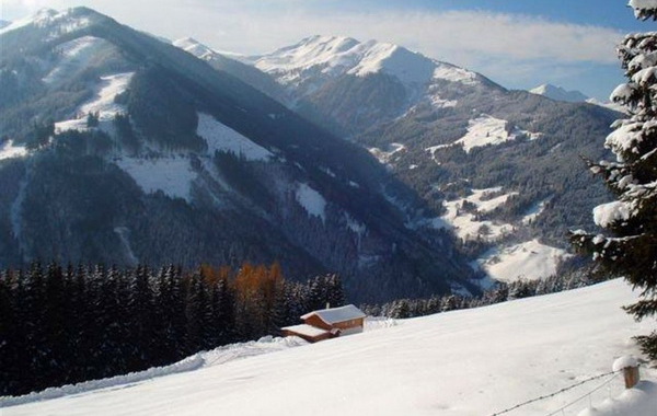 Saalbach-Hinterglem chata na svahu, lyžovačka v Saalbach-Hinterglem s CK m.s.t.t.