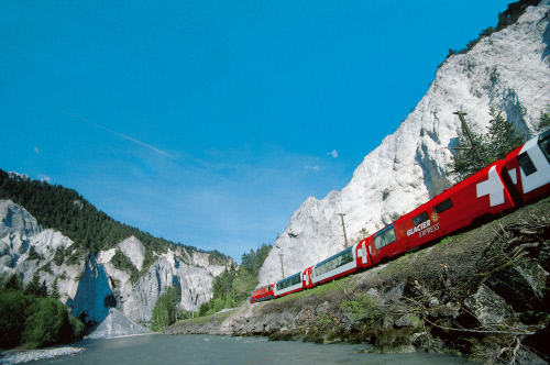 Ľadovcový Express cez Švajčiarske Alpy